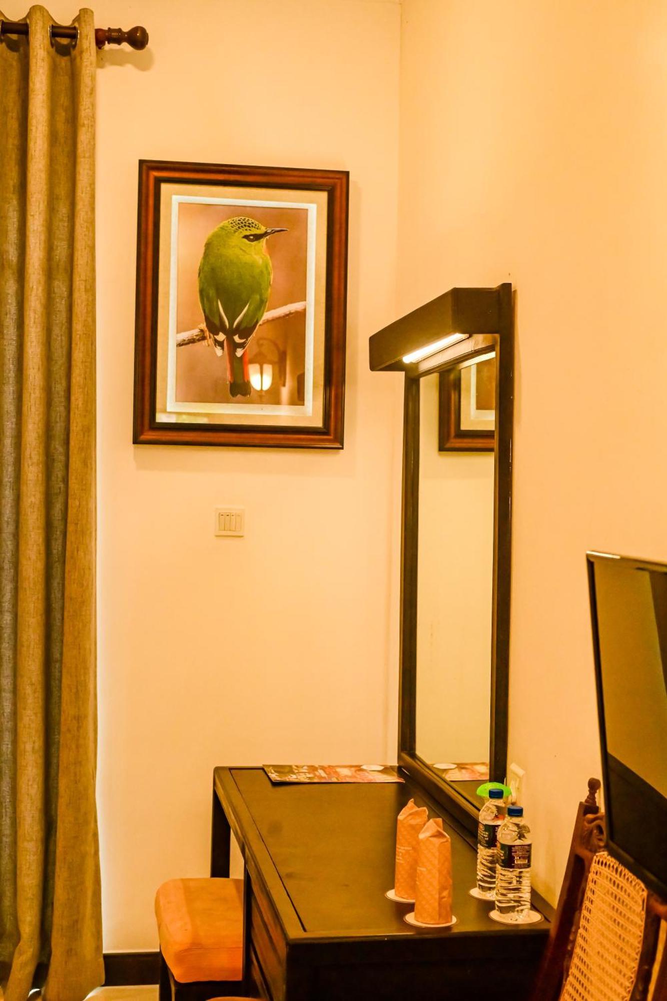 Agbo Hotel Полоннарува Экстерьер фото