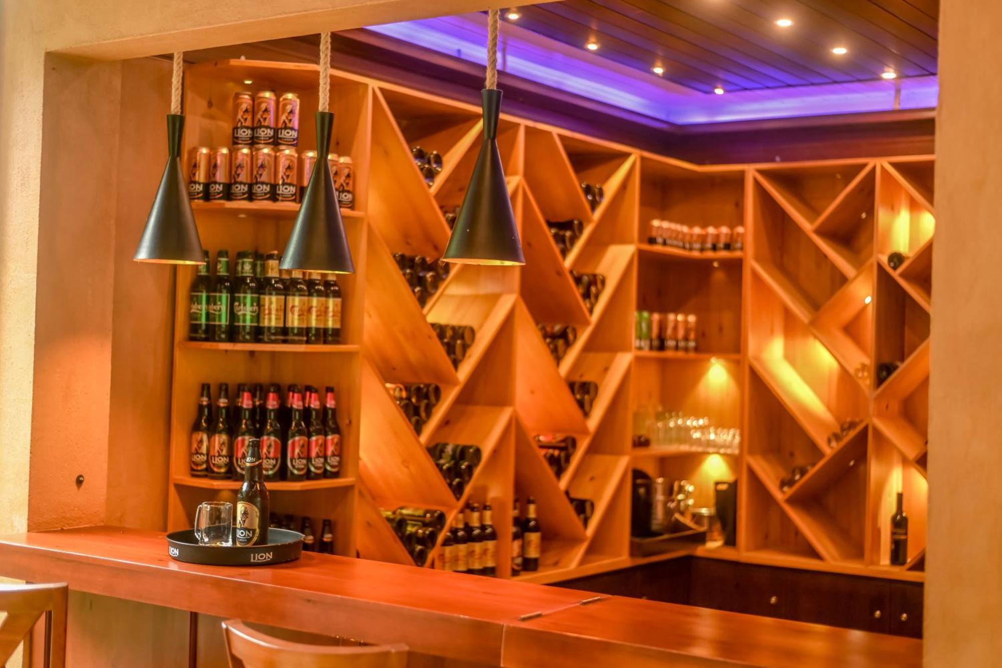 Agbo Hotel Полоннарува Экстерьер фото