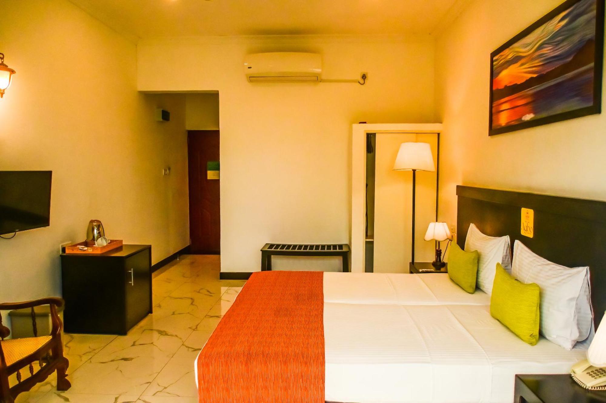 Agbo Hotel Полоннарува Экстерьер фото