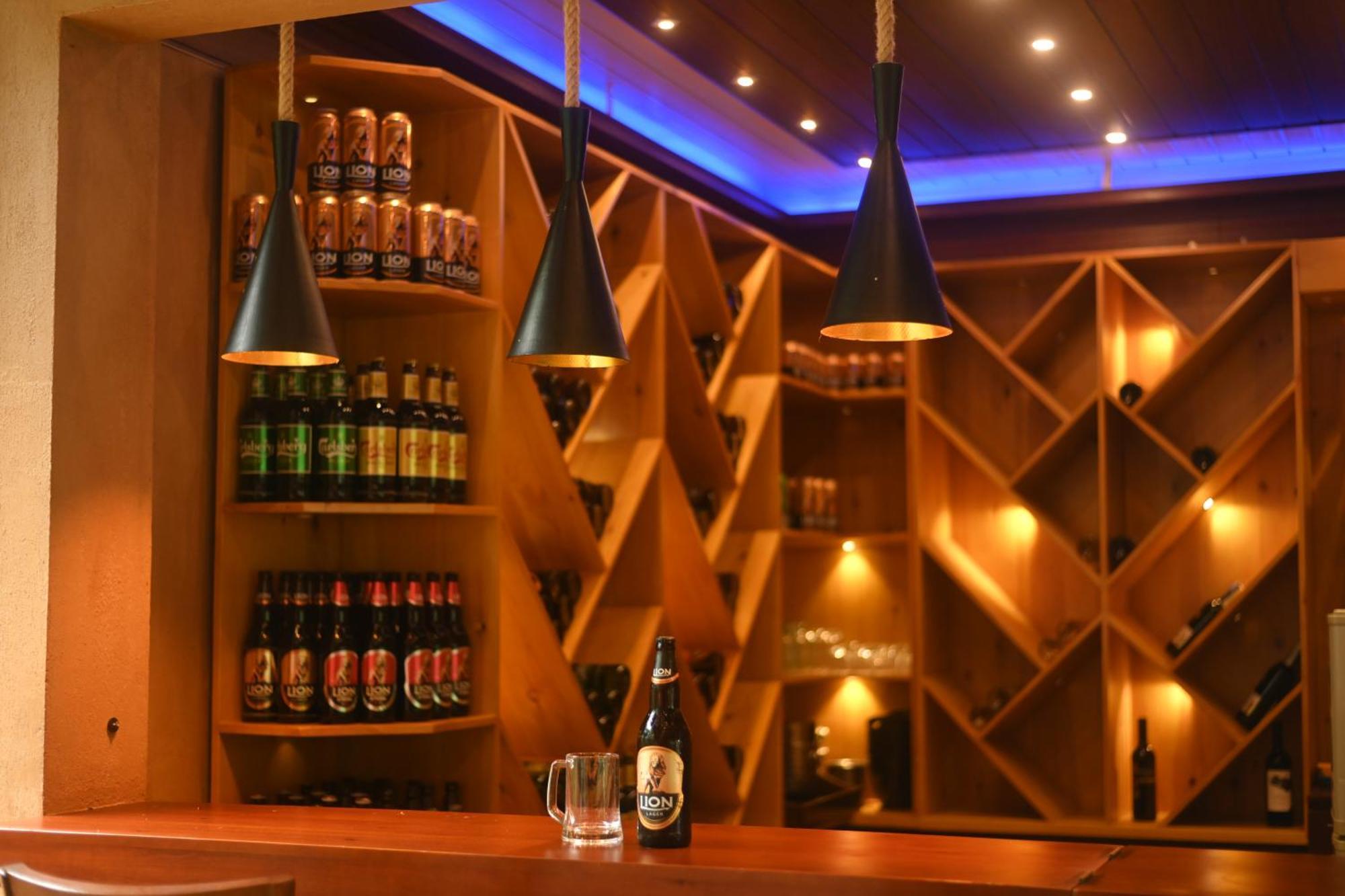 Agbo Hotel Полоннарува Экстерьер фото