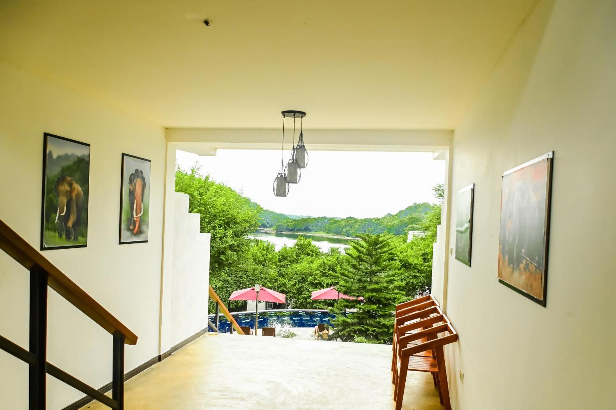 Agbo Hotel Полоннарува Экстерьер фото