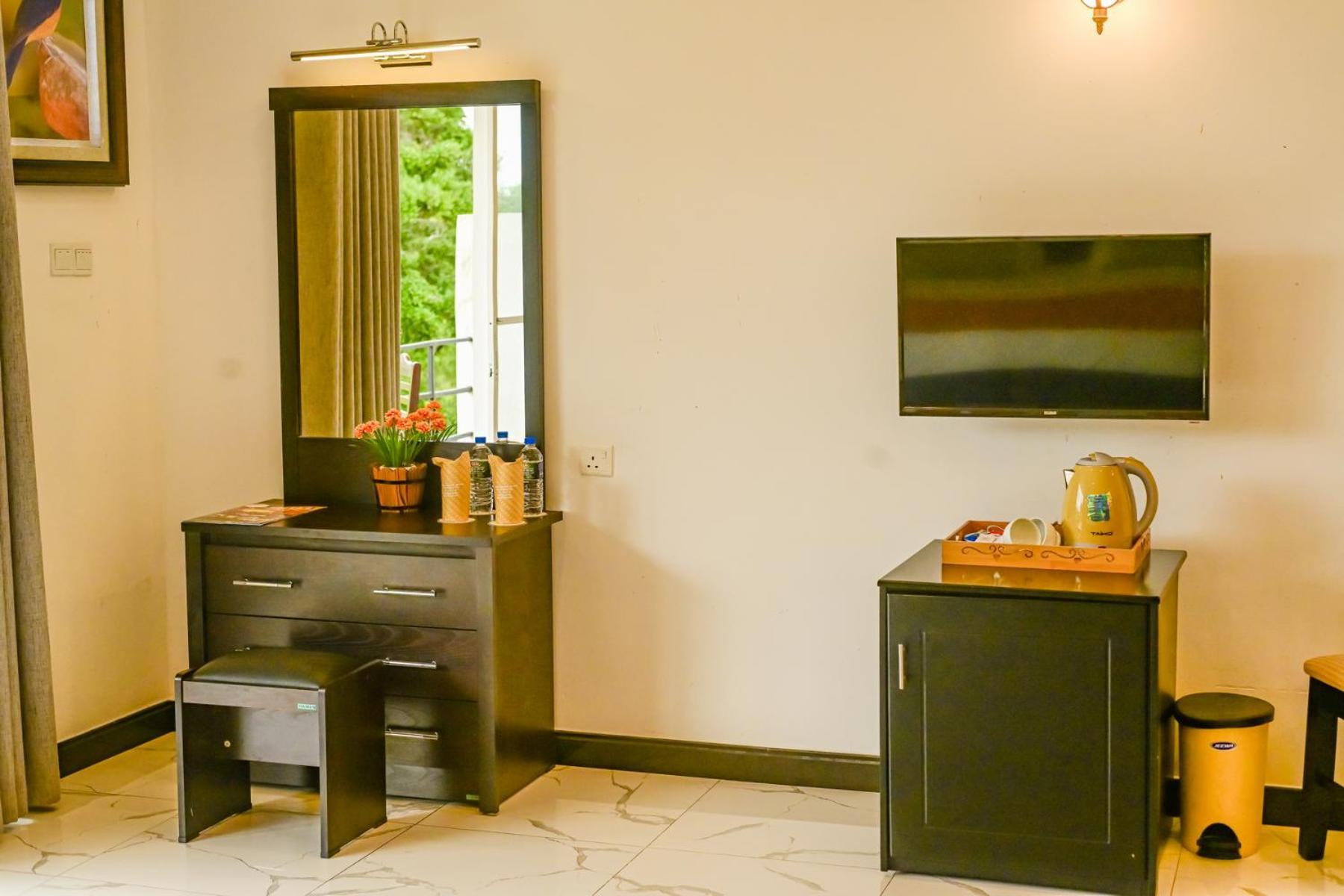 Agbo Hotel Полоннарува Экстерьер фото