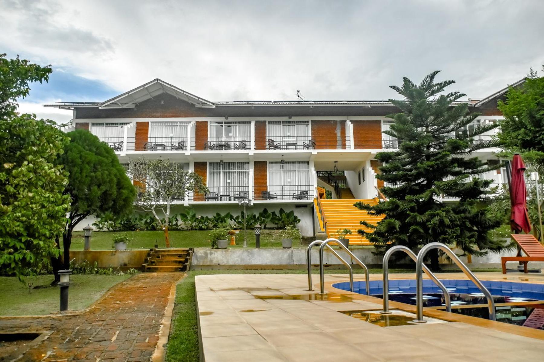 Agbo Hotel Полоннарува Экстерьер фото
