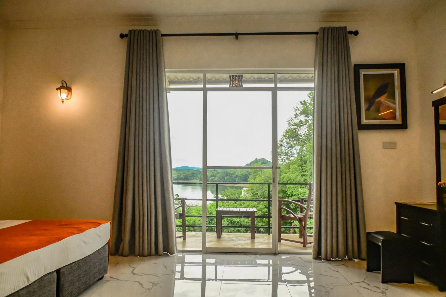 Agbo Hotel Полоннарува Экстерьер фото